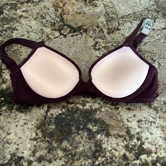 Victoria Secret wine push up bra, size 32B, worn once, seizing tag cut off. - Picture 3 of 4